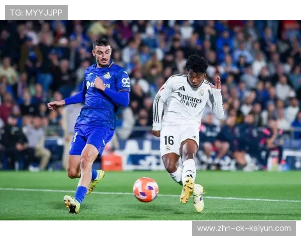 塞维利亚主场翻盘，西甲争四战火升温